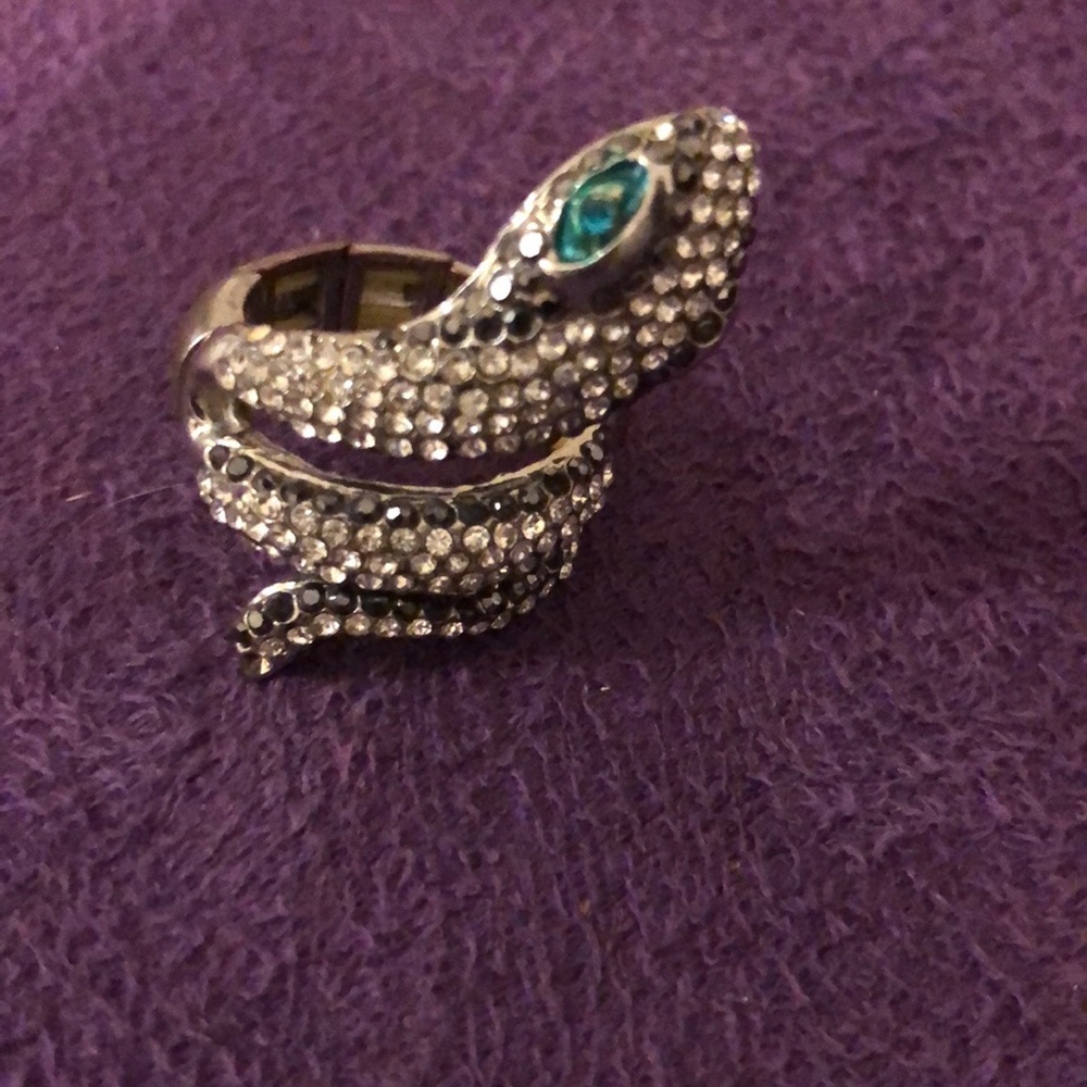 Adjustable Snake Ring with Green Eyes sure to attract attention Silver Tone